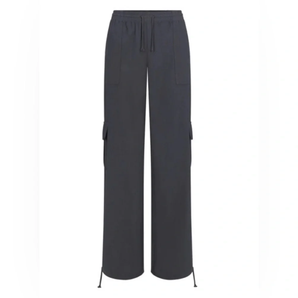 Skims Cover-Up Cargo Pants Gunmetal - Picture 3 of 6